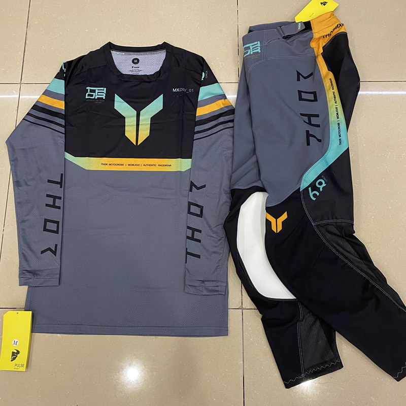 2026 Launchmode Futura Zwart/R - Riding Gear recensie en prijs